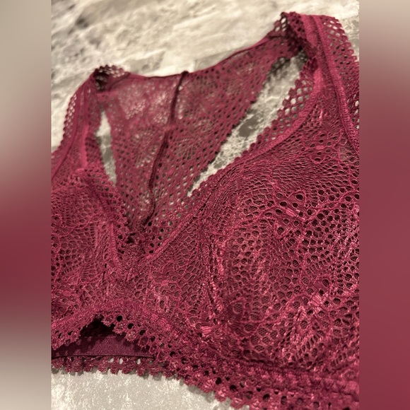 VS Women’s Burgundy Floral Bralette - XS - Picture 7 of 8